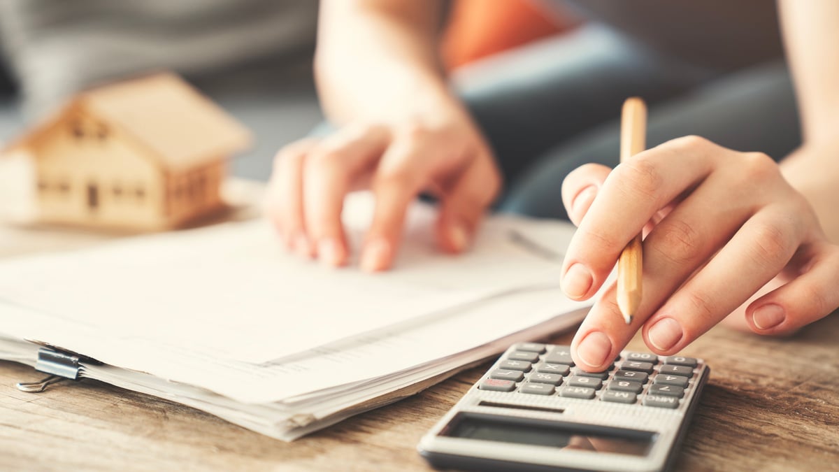 Planning a budget and calculating household expenses